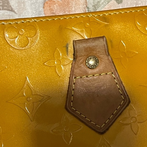 Louis Vuitton - Picture 4 of 12